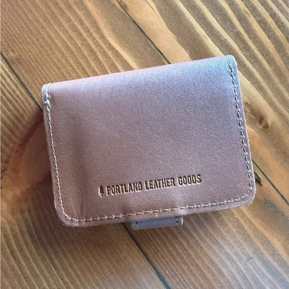 Portland Leather Brown and Tan Key & Card Holder - Picture 2 of 3